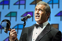 Mel Gibson, con su Globo de Cristal (AP)