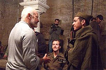 Michael Radford, con Mario Casas
