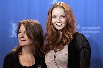 Sally Potter y la modelo Lily Cole Sally Potter y la modelo Lily Cole