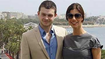 Alden Ehrenreich y Maribel Verdú Alden Ehrenreich y Maribel Verdú