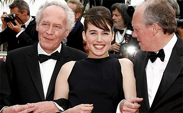 Los hermanos Dardenne con Arta Dobroshi, hace dos años en Cannes Los hermanos Dardenne con Arta Dobroshi, hace dos años en Cannes