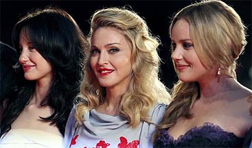 Madonna, entre las actrices de 'W.E.' (Reuters)