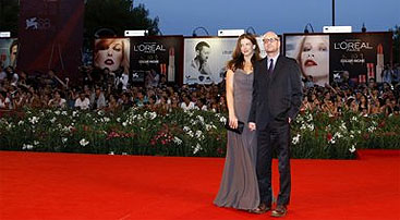 Steven Soderbergh y su esposa, Jules Asner (Reuters)
